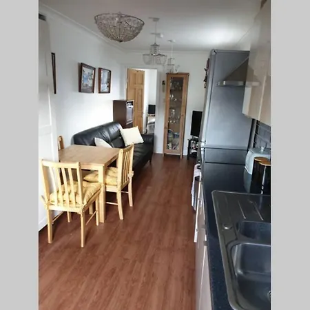 A Home Away From Home With A Big Welcome Erith Exterior photo