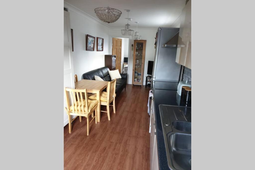 A Away From With A Big Welcome Apartment *